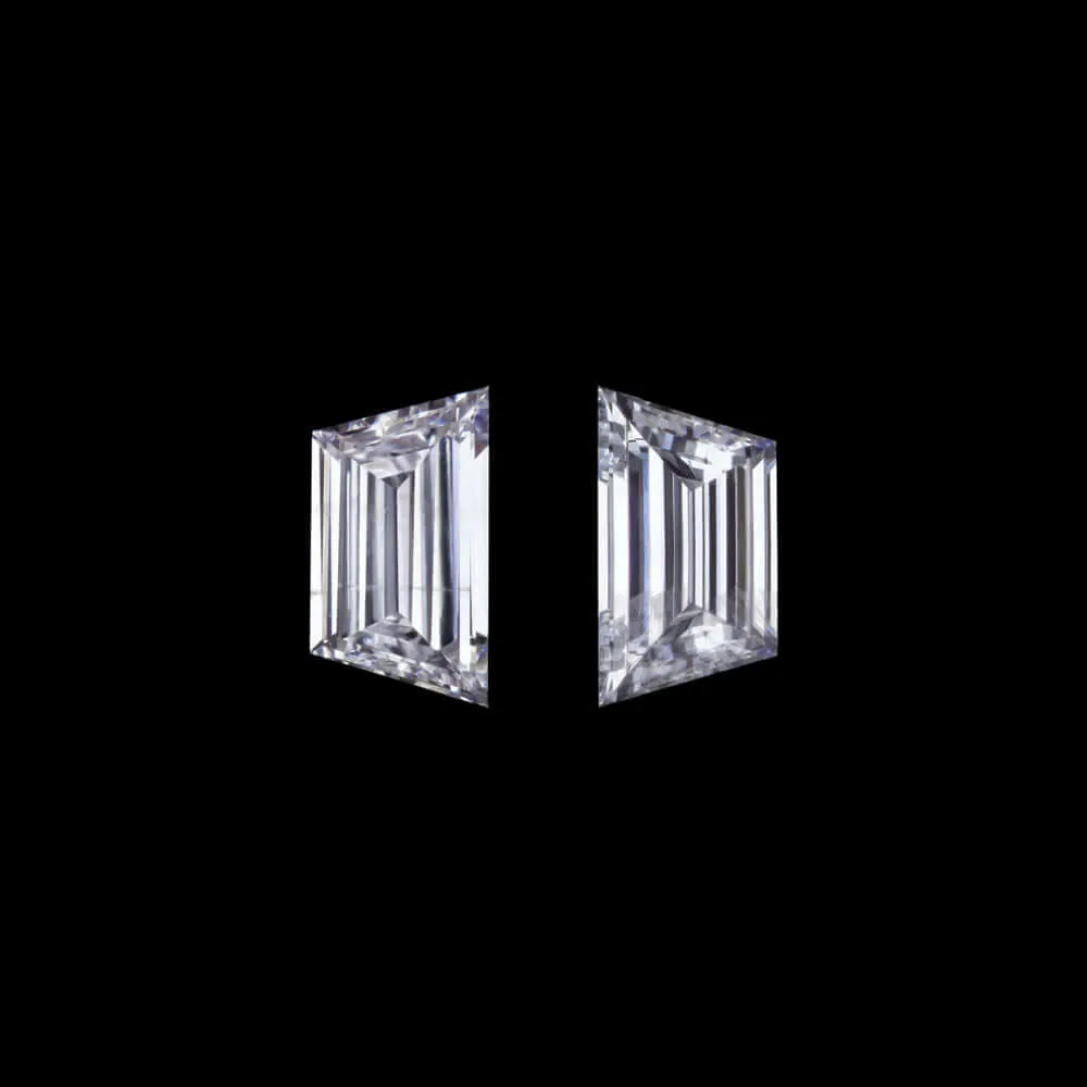 0.22ct TRAPEZOID SHAPE BAGUETTE CUT DIAMOND MATCHING PAIR ACCENT STONES STUDS