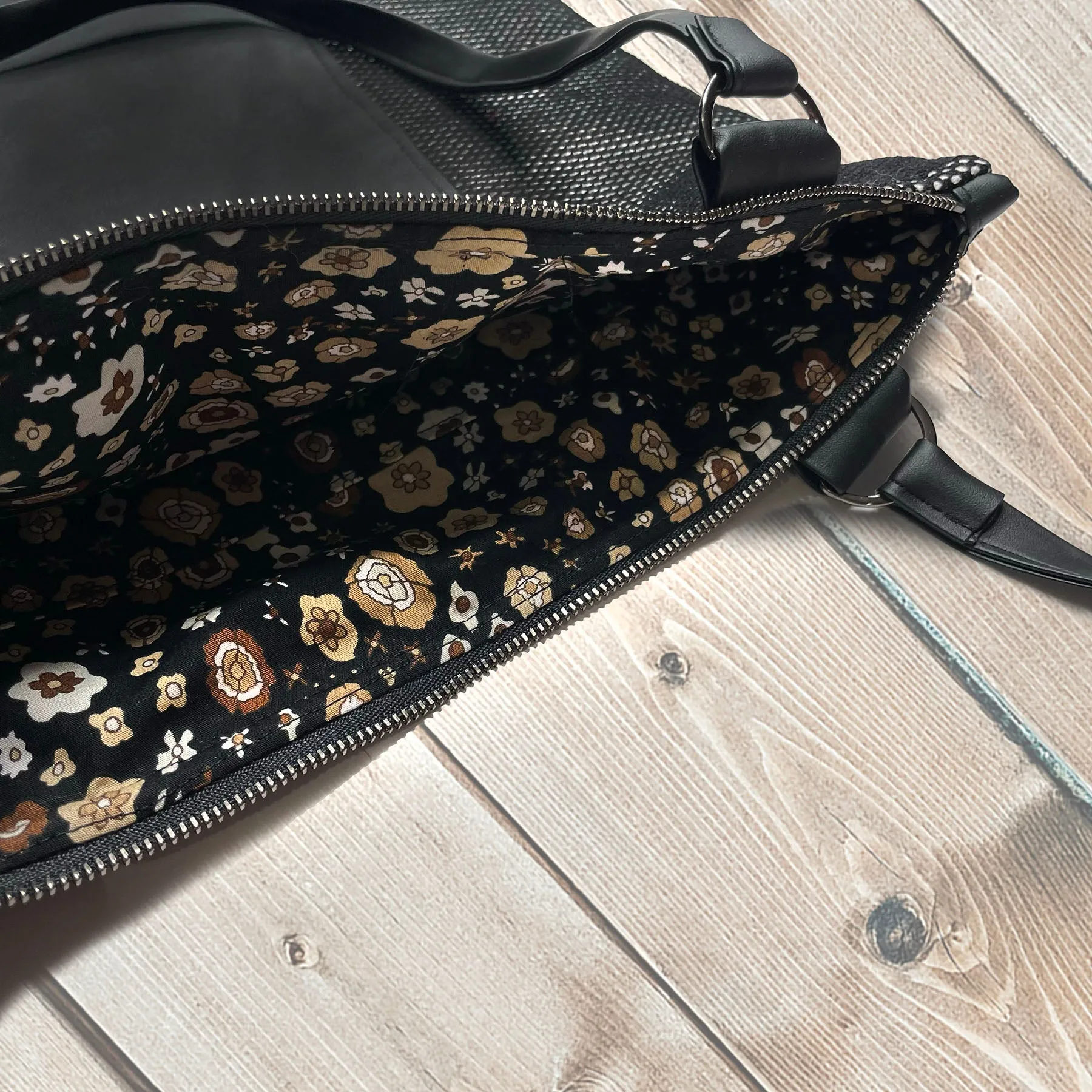 Mesh Scoop Leather Shoulder Bag, black